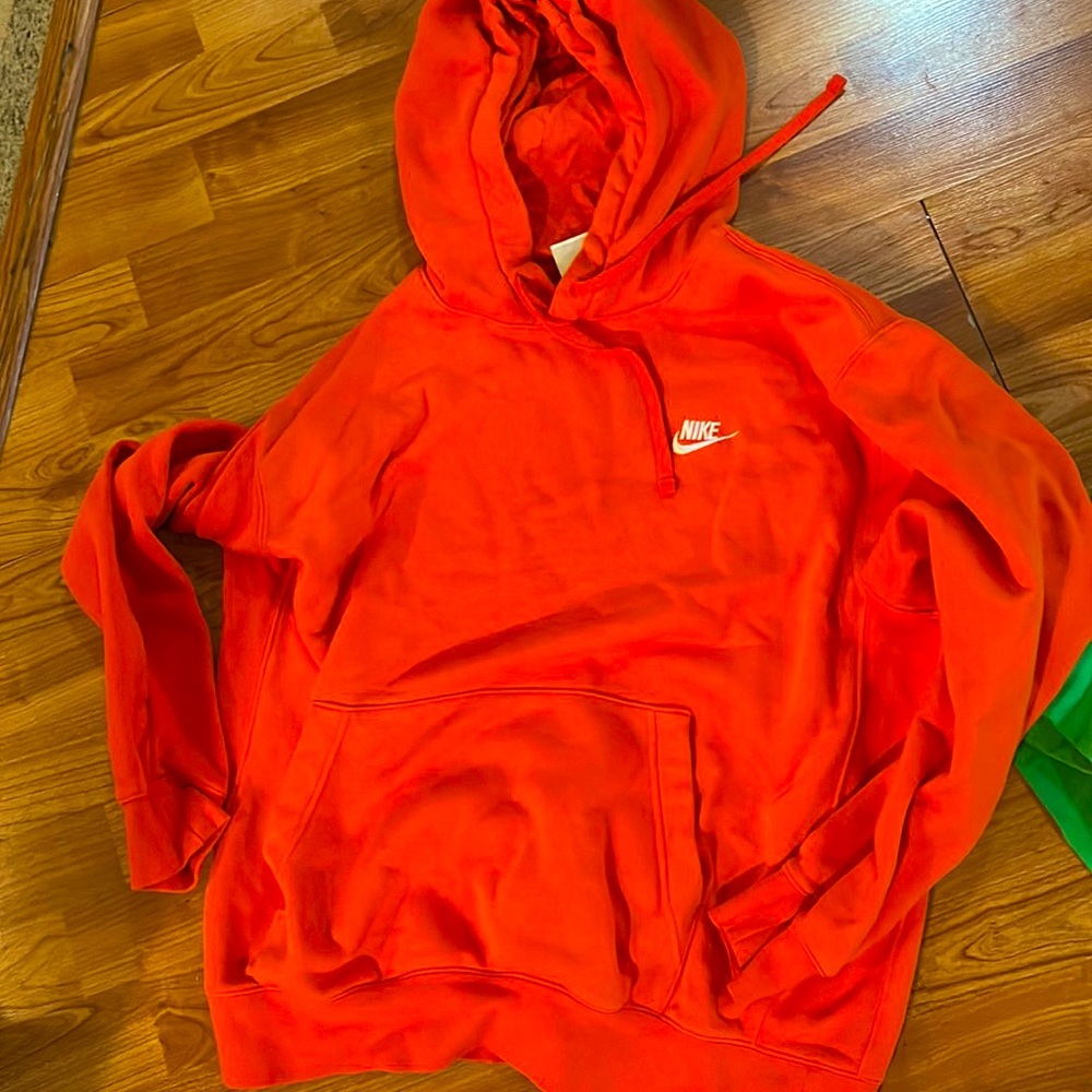 EUC worn twice Nike hoodie. orig 70$ mens size L